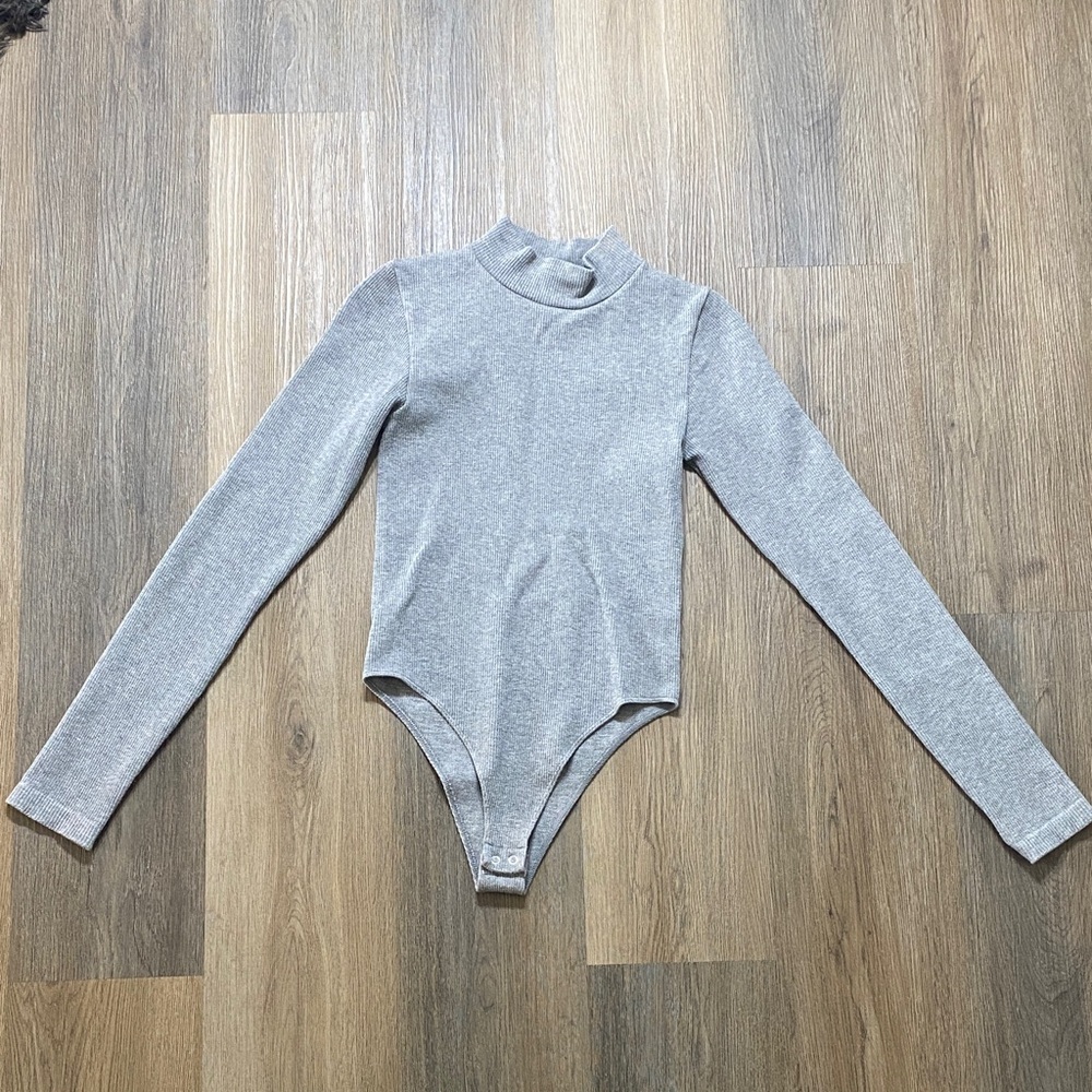 Forever 21 Gray Long Sleeve Bodysuit